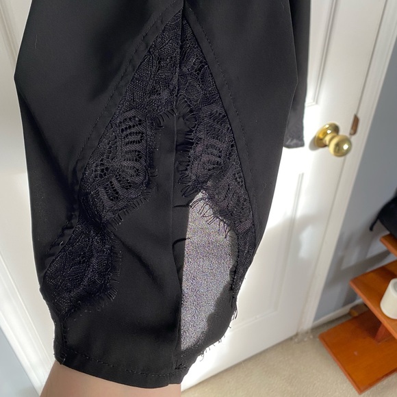 Torrid lace sleeveless blouse - Picture 3 of 5